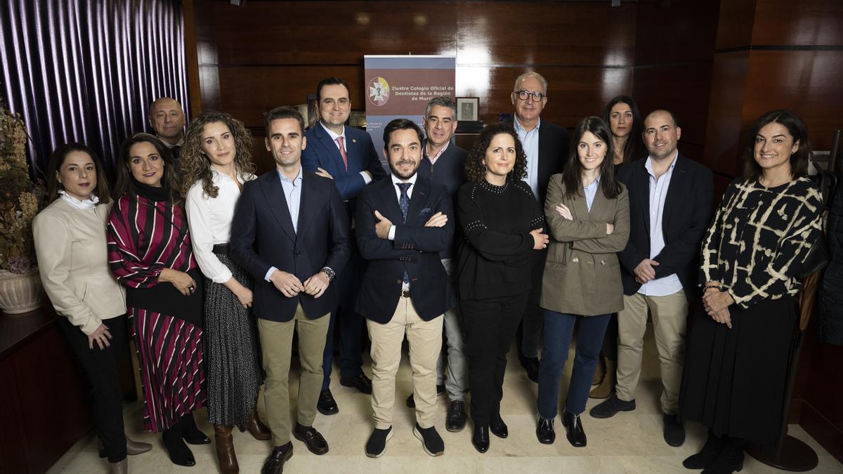 Pedro Caballero junto al equipo de su junta directiva.