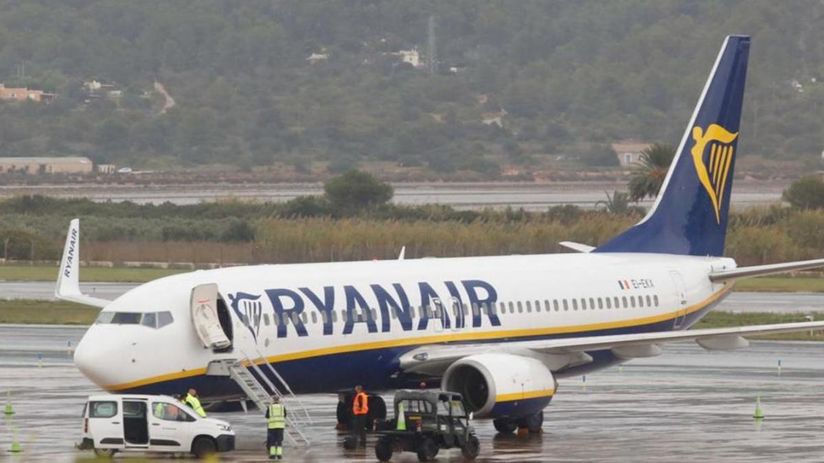 VUELOS DIRECTOS DESDE IBIZA  Estos son los 34 destinos a los que volará  Ryanair desde Ibiza a partir de marzo y abril