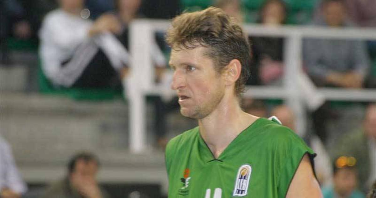 El mítico exjugador del Cáceres Jiri Okac se recupera de una grave infección en dos vértebras de su espalda