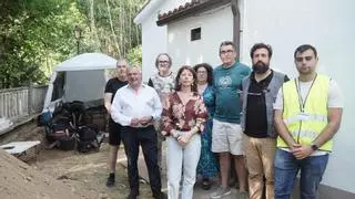 Hallan en Carral los restos de cuatro personas en una fosa común del cementerio de Beira: "Teño o presentimento de que un deles é o meu tío avó"