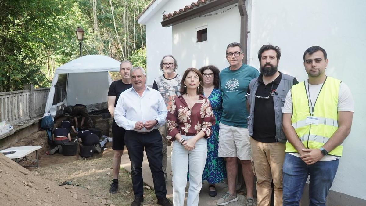 Familiares de las víctimas y miembros del grupo de investigación Histagra.