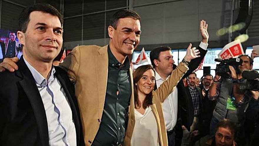 Caballero, Sánchez, Rey y el presidente de la Diputación, Valentín González Formoso.