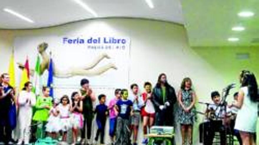 la Feria del Libro apoya y difunde a los autores locales