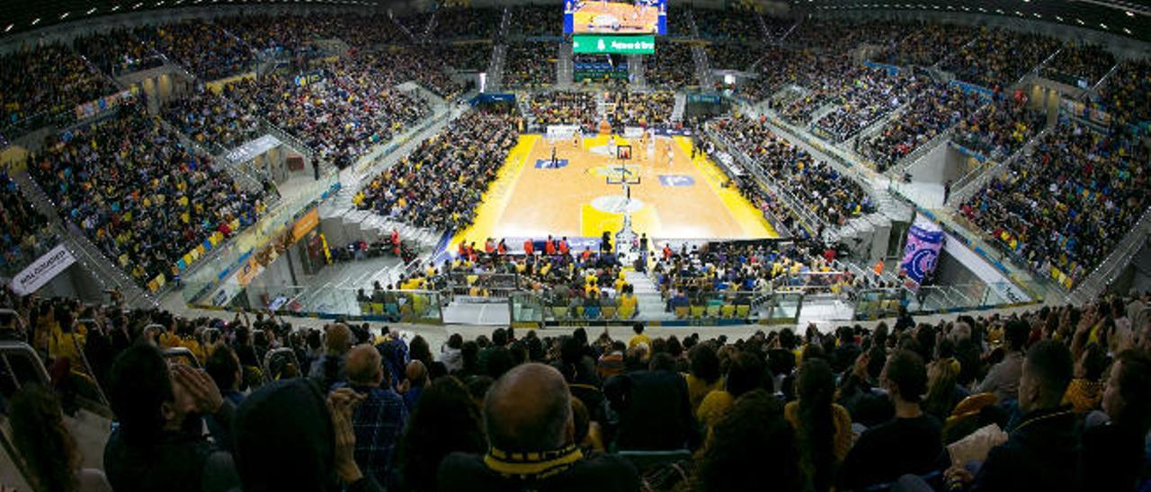 Imagen de un Gran Canaria Arena prácticamente lleno durante el partido del Herbalife ante el Real Madrid.