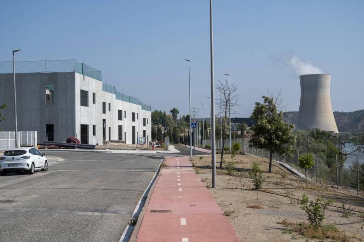 Construcción de nuevas naves industriales en el políono industrial de Ascó.