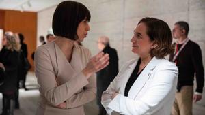 La ministra de Ciencia e Innovación, Diana Morant, junto a la alcaldesa de Barcelona, Ada Colau.