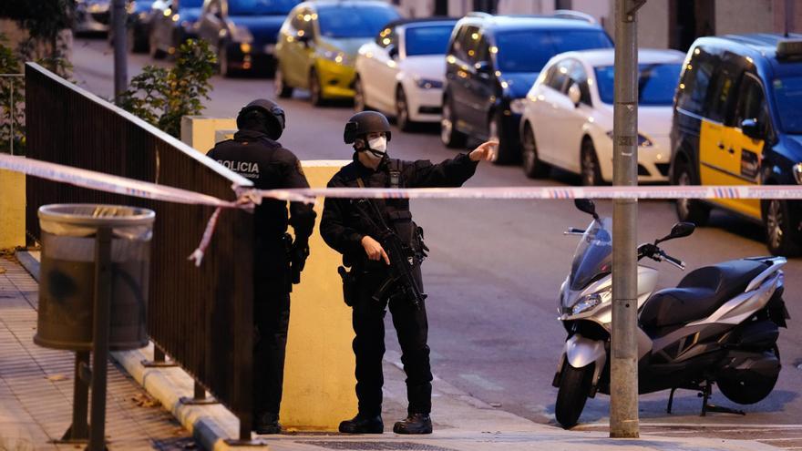 Los Mossos encuentran vacío el piso en el que esperaban hallar a un hombre que disparó a dos personas en Barcelona