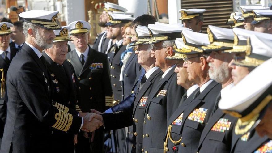 Felipe VI y Juan Carlos I visitan el buque &#039;Juan Sebastián de Elcano&#039;