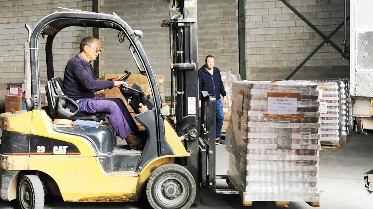 El transporte de los artículos de alimentación donados por los vecinos.