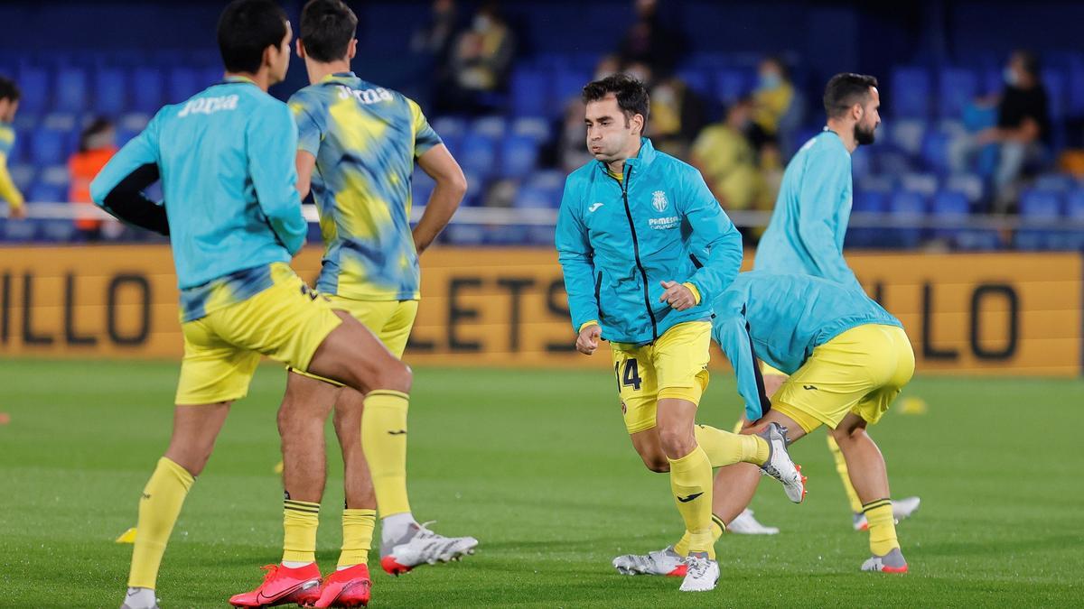 Manu Trigueros, durante el calentamiento.