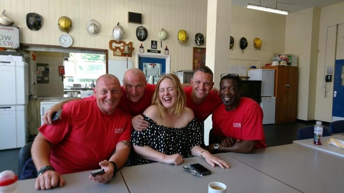 lmmarco38987485 singer adele poses with firefighters at chelsea fire station170621141828