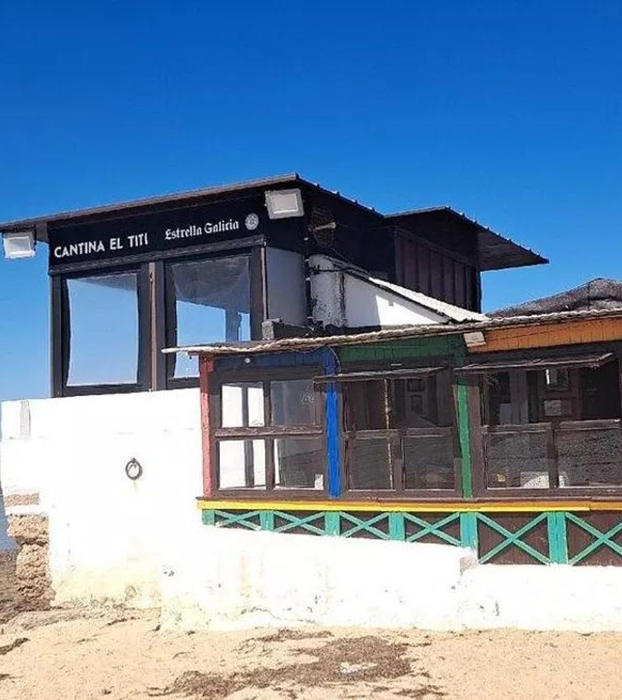 Este es el chiringuito al que iba Camarón donde puedes comer &#039;pescaíto&#039; con el mar bajo los pies