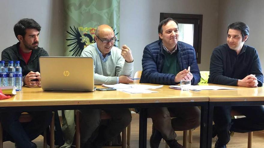 Víctor Gómez, Jaime García, Alejandro Vega y Miguel Ángel Naredo, ayer en Villaviciosa.