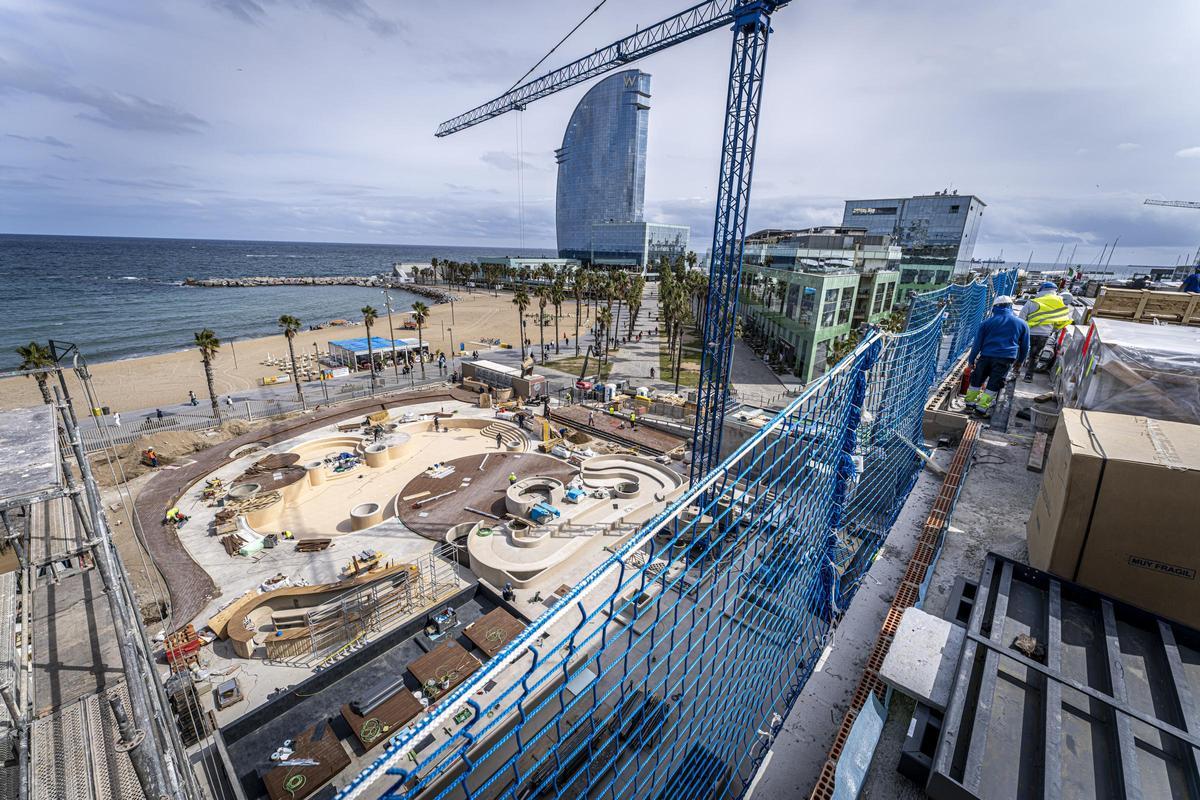 Recta final de obras en Bastian Beach, en una imagen tomada desde su terraza.