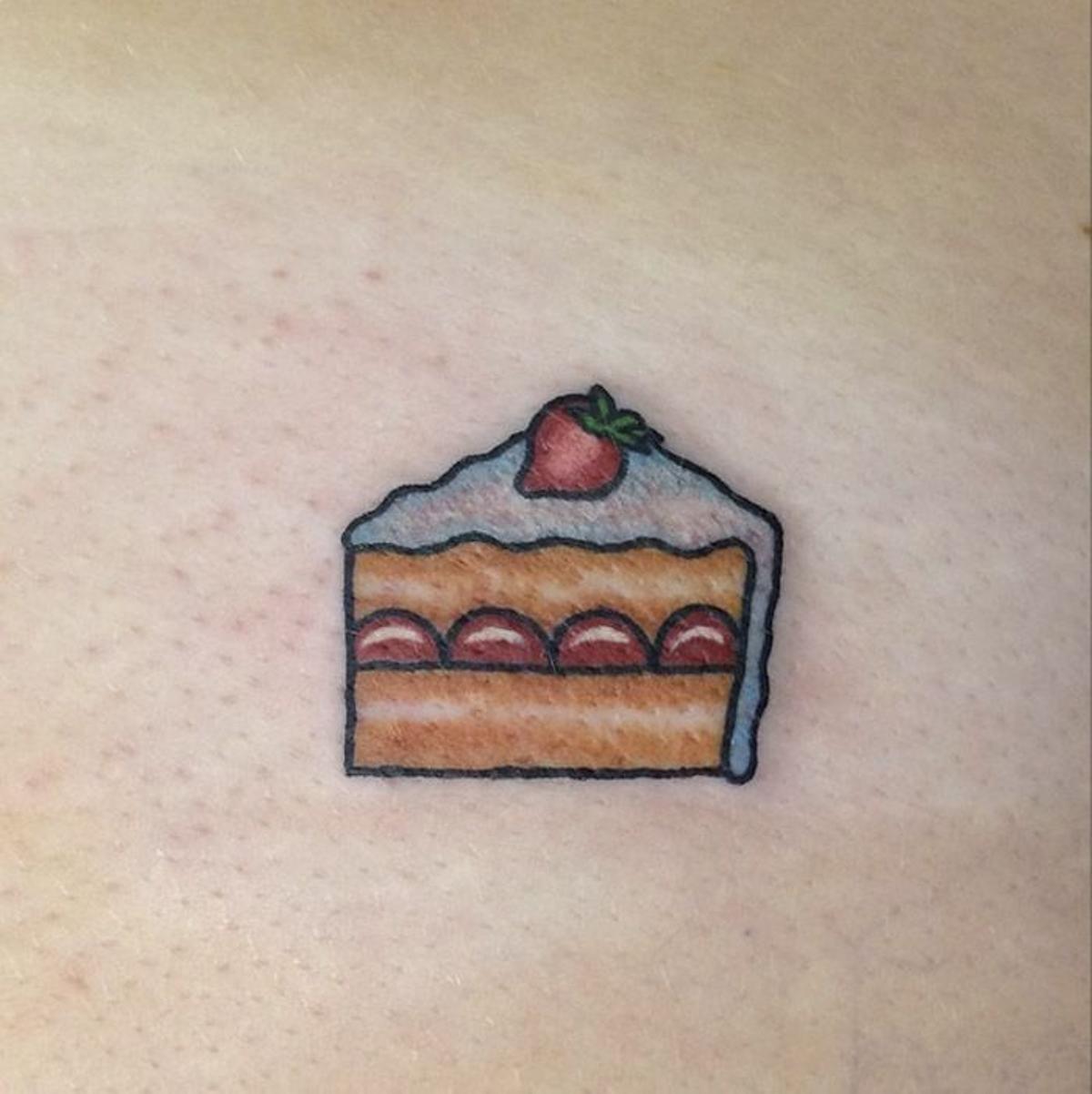 Tatuajes con emojis: trozo de tarta