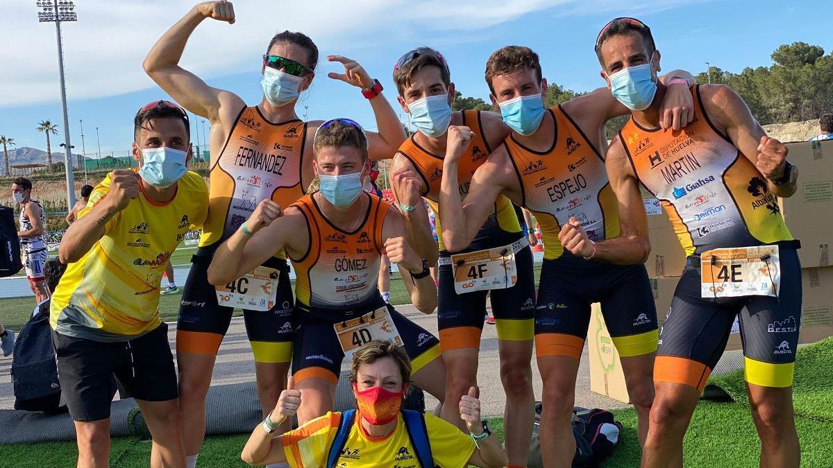 Componentes del Montilla Córdoba en el Campeonato de España de duatlón.