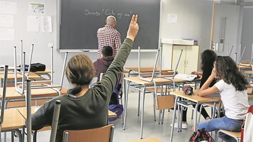 La huelga general educativa deja aulas a medio gas y llena las calles