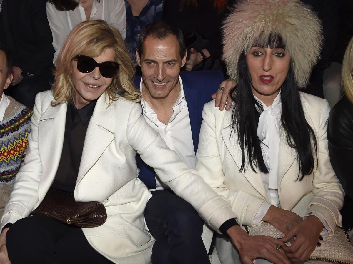 Bibiana Fernández, Manuel Banderas y Rossy de Palma en el desfile de Juanjo Oliva