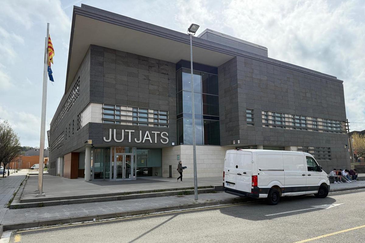 Façana dels jutjats de la Bisbal d'Empordà
