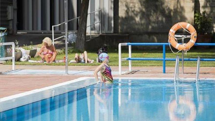 Las piscinas abren hoy para inaugurar el verano