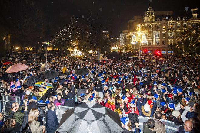 EN IMÁGENES: Así fue el encendido de la iluminación navideña en Oviedo