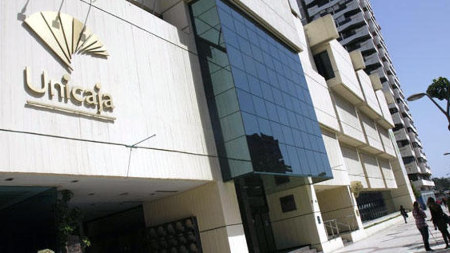 Unicaja Banco absorbe CajaDuero que lo sitúa como el séptimo banco español  - La Opinión de Málaga