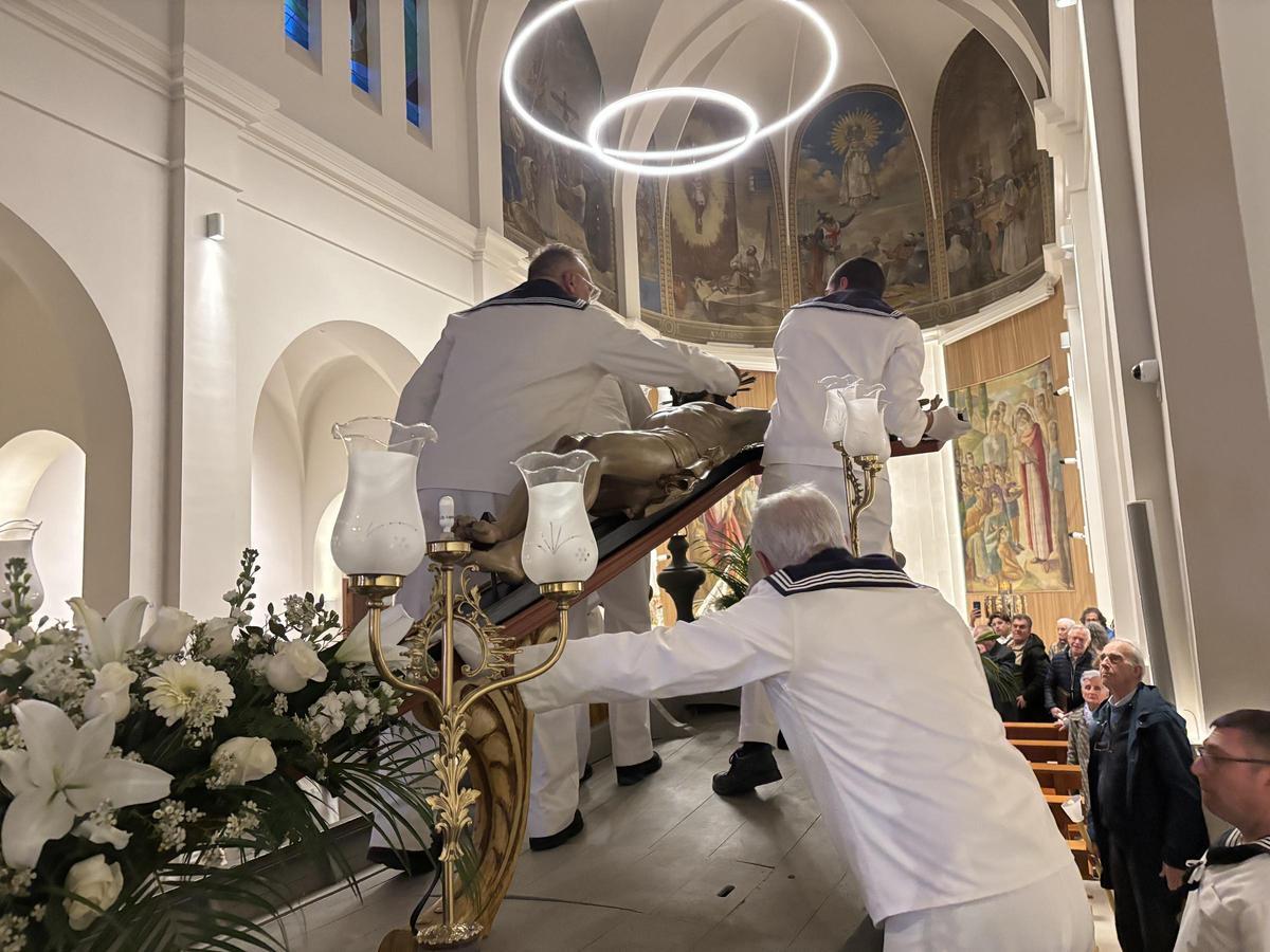 Las imágenes de la multitudinaria procesión de subida de la imagen del Santísimo Cristo del Mar de Benicarló