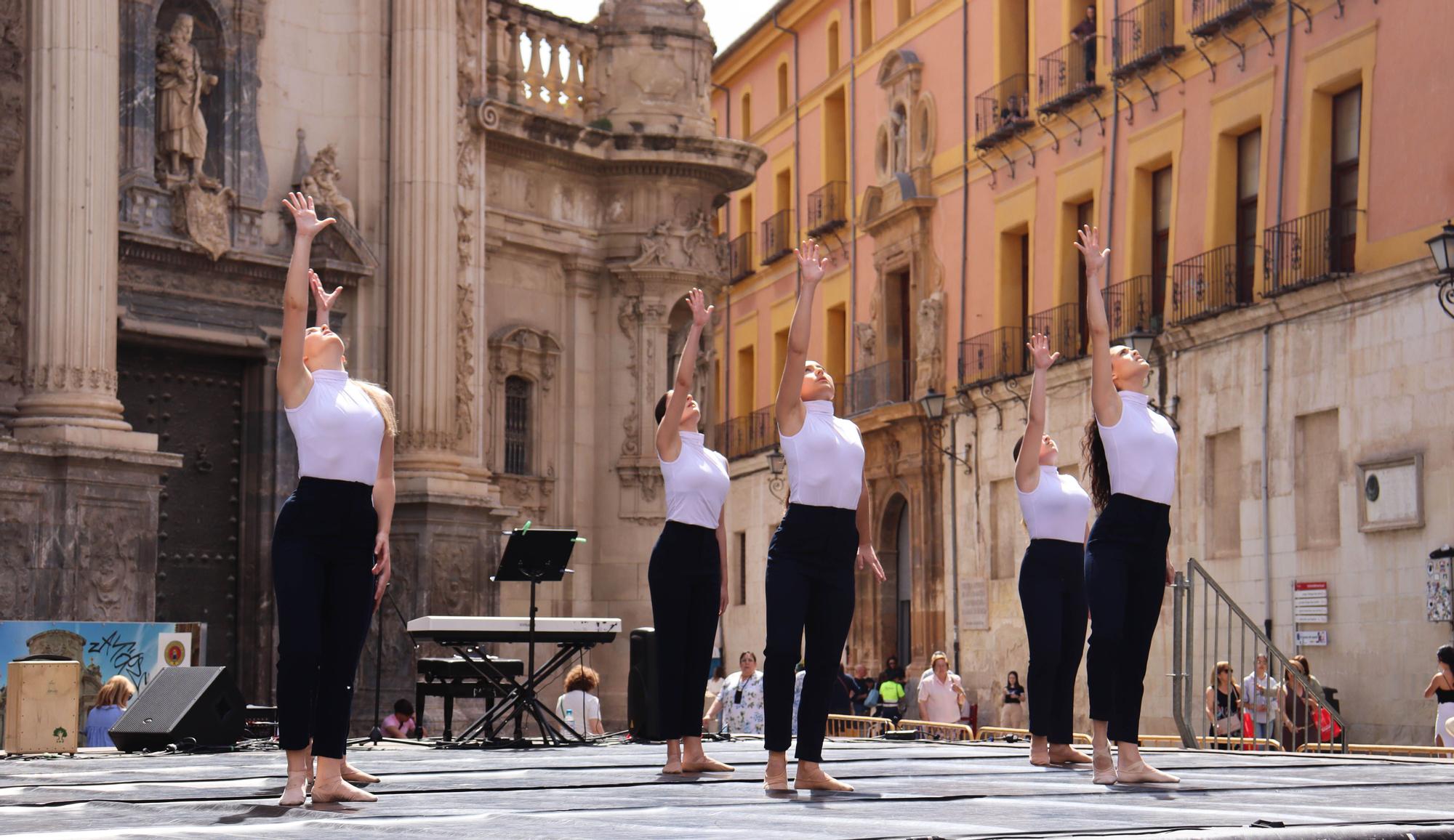 Exhibición de danza en la plaza Belluga de Murcia