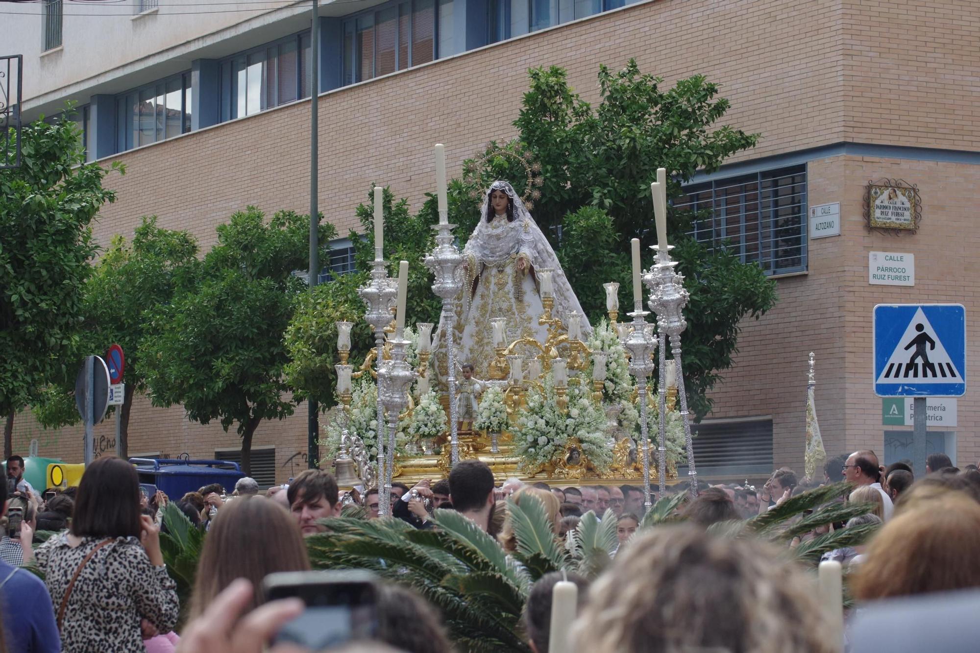 La procesión de la Virgen del Rocío por la Victoria y Lagunillas, en imágenes