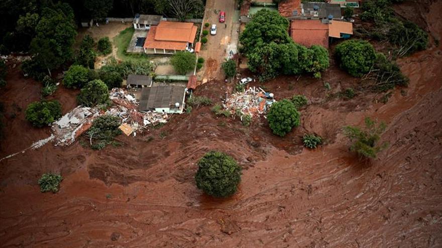 La rotura de una presa sepulta a más de 300 personas en Brasil