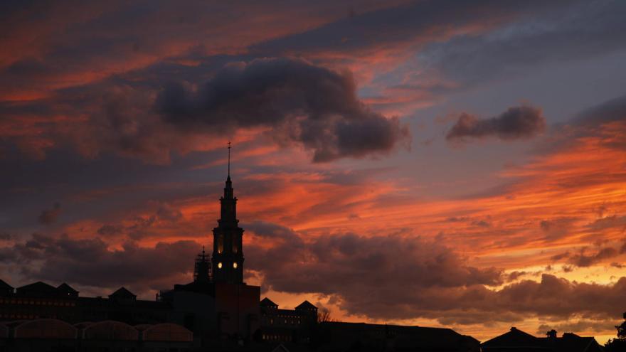 El atardecer en el entorno de la Universidad Laboral, en imágenes