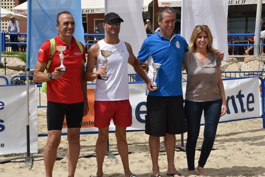 Más de 250 nadadores celebran el centenario de la Vuelta a la Escollera