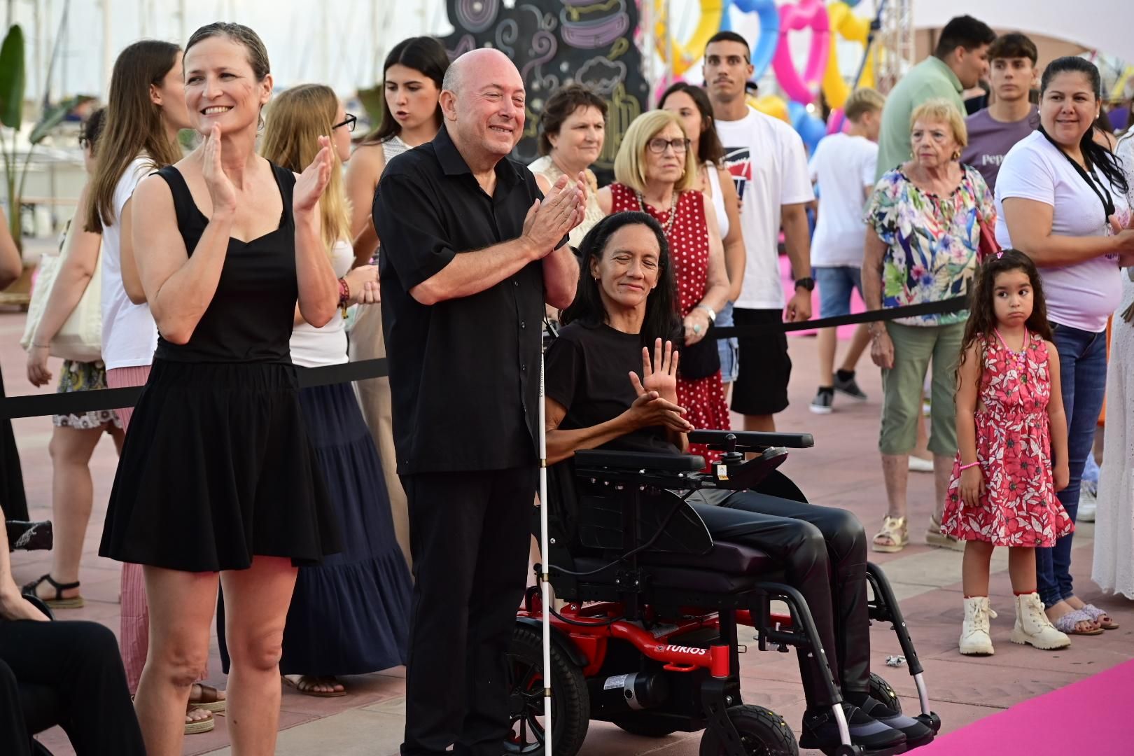 El Moll de Costa se viste de moda con el desfile solidario de Cáritas