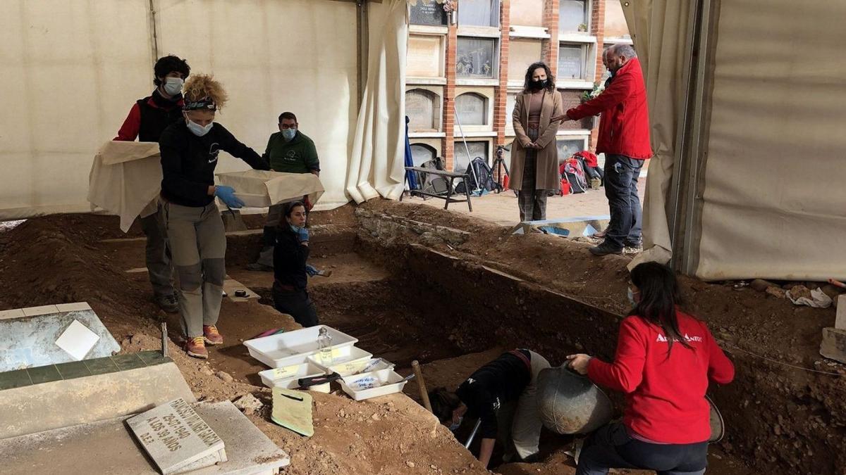 Almassora recupera los restos de dos vecinos víctimas de la represión franquista en el cementerio San José de Castelló. | MEDITERRÁNEO