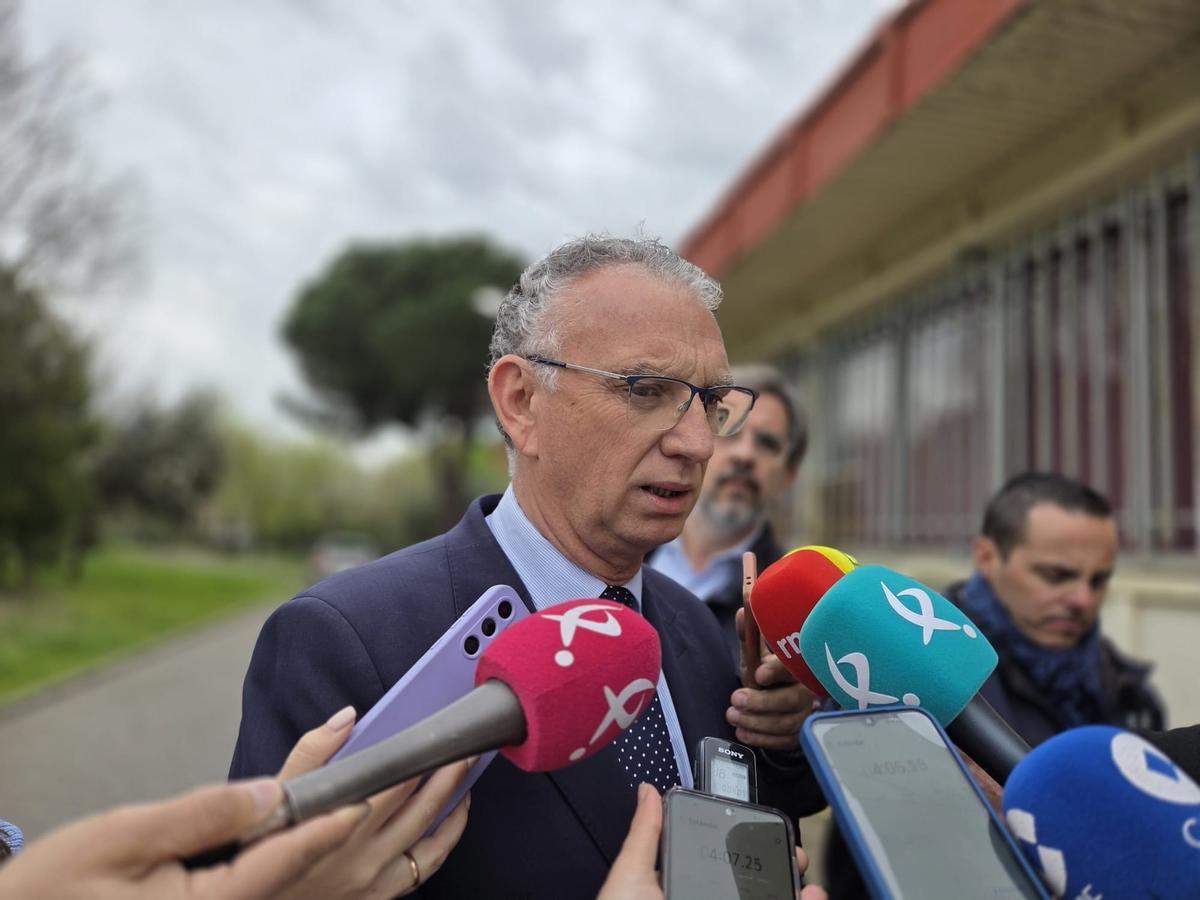 El delegado del Gobierno atiende a los medios, este martes.