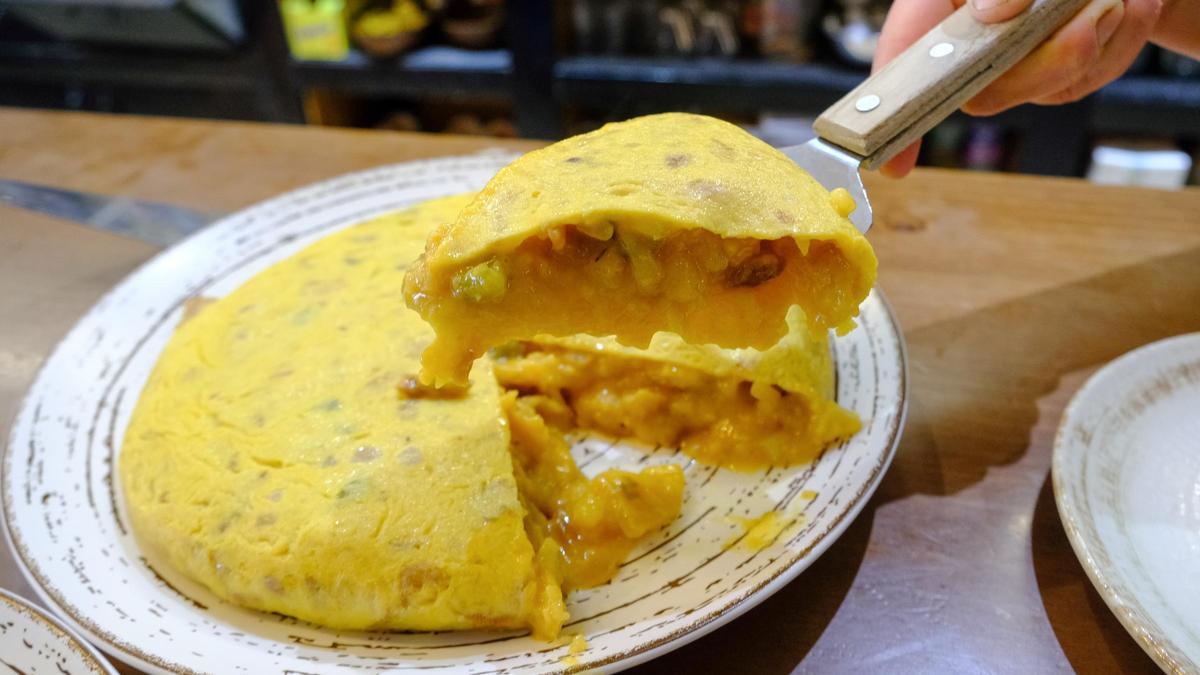Esta es la receta de la segunda mejor tortilla de España que se cocina en un bar de Elche