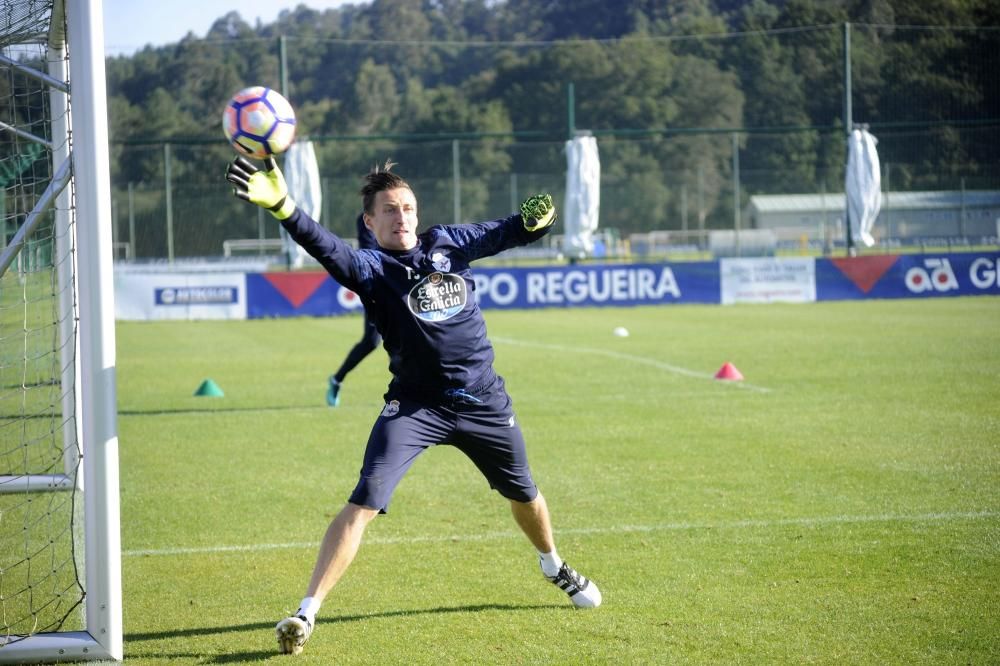 Tras una doble sesión de descanso concedida a la plantilla por Gaizka Garitano, el Deportivo vuelve al trabajo sin Carles Gil y con Juanfran a menor ritmo.