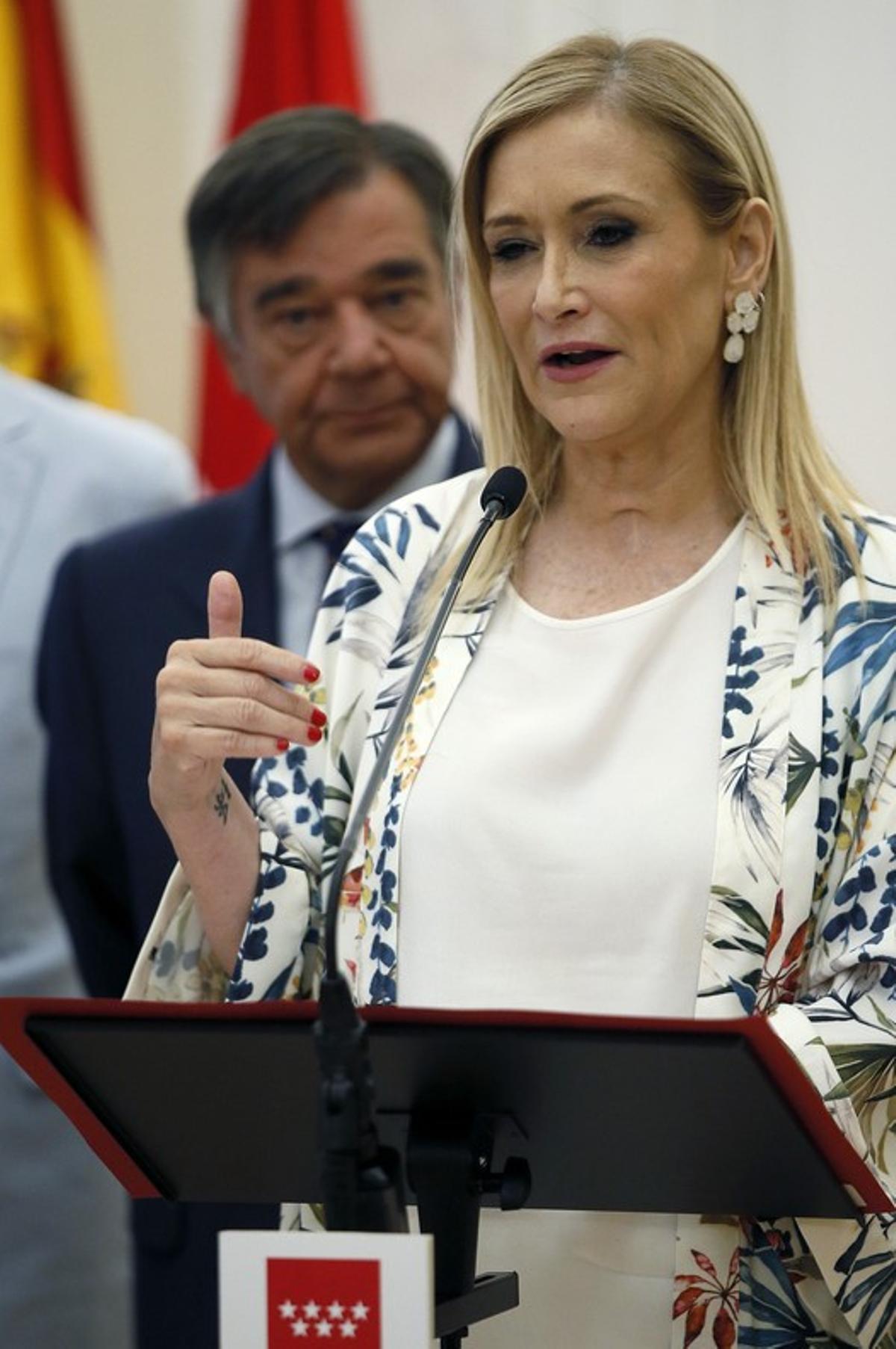 GRA071  MADRID  09 08 2017 - La presidenta de la Comunidad de Madrid  Cristina Cifuentes  comparece tras la reunion que ha mantenido hoy con el presidente del Colegio Oficial de Farmaceuticos de Madrid  Luis Gonzalez Diez  y miembros de su junta de gobierno  EFE Fernando Alvarado