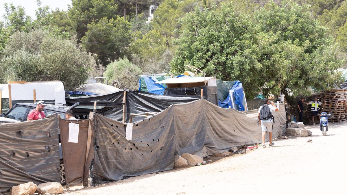 Entrada al campamento de Can Rova 2, en una imagen de este lunes.