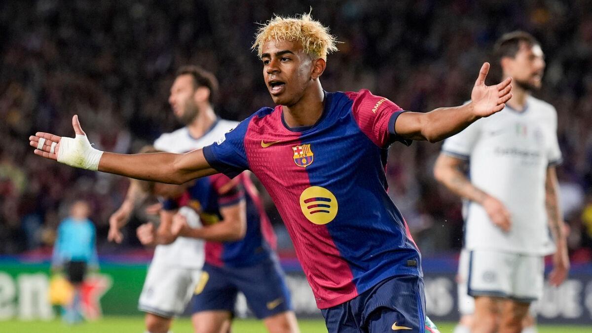 Lamine Yamal celebra un gol con el Barça