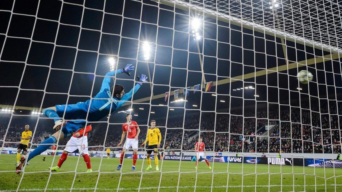 Courtois, justo en el momento en el que encaja el tercer gol de los cinco que le caerían