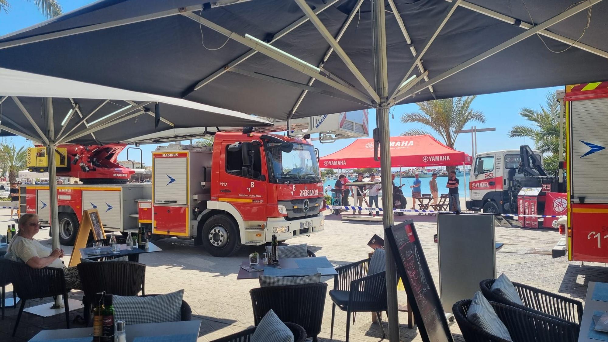 Susto en primera línea del Port d'Alcúdia por el incendio en un hostal el día de la Fira de la Sípia