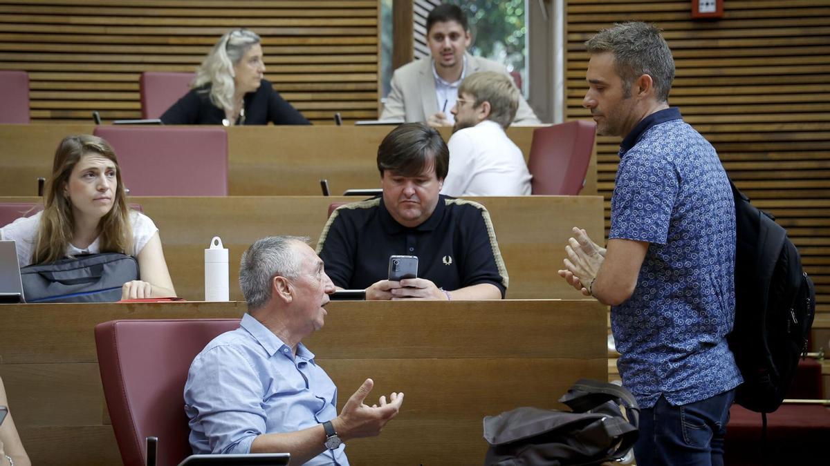 El síndic de Compromís, Joan Baldoví, i el diputat autonòmic Gerard Fullana, en una sessió en les Corts