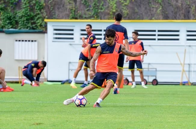 Entrenamiento UD Las Palmas en Barranco Seco ...