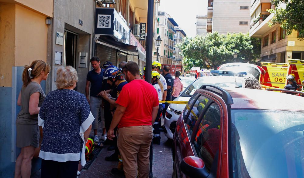 Siete heridos al derrumbarse el techo de un supermercado en la calle Bonaire