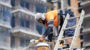 ¿Hi ha feina a Espanya per als milers de migrants que optaran a la regularització?