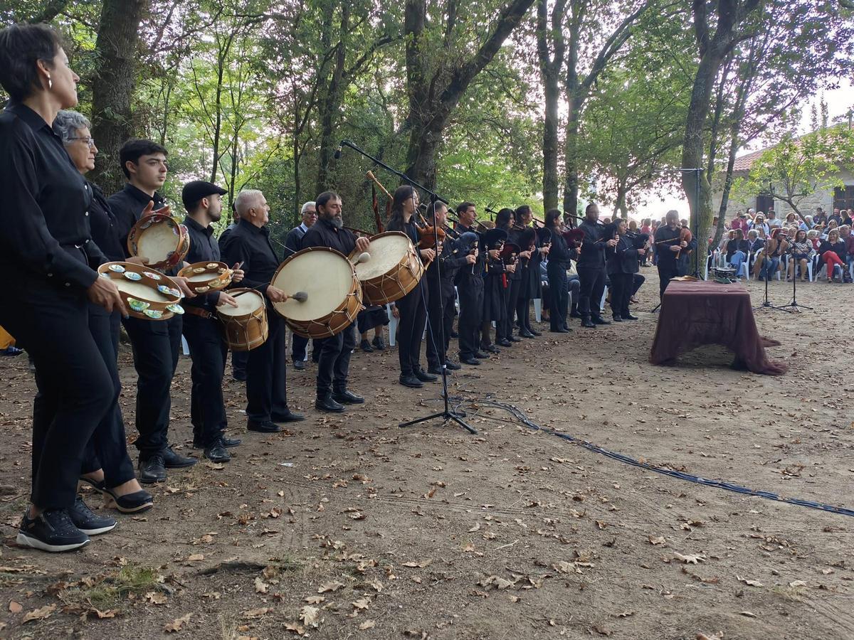 Los usuarios de Afamo convierten San Martiño en un puerto pesquero