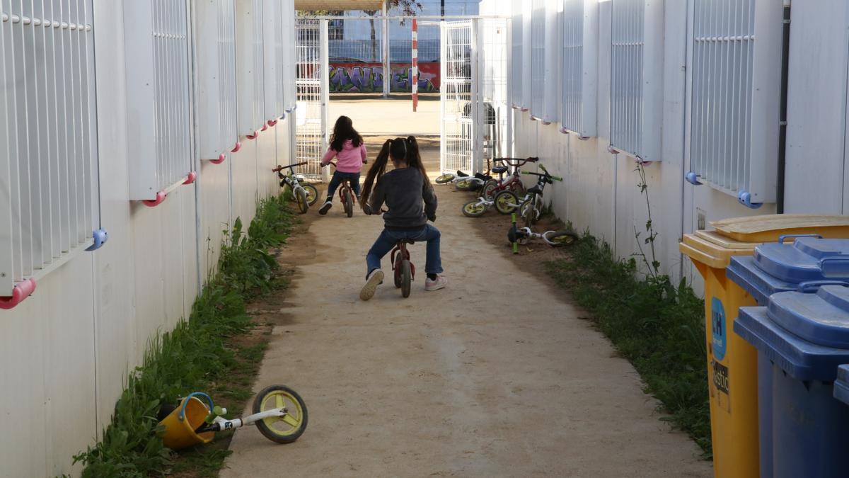 La escola Paco Candel de L'Hospitalet dicen basta tras 12 años en barracones