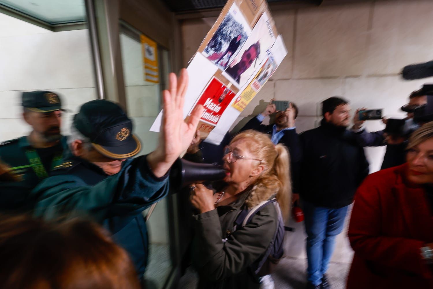 La llegada de la exconsellera Pradas y Argüeso para declarar como imputados por la gestión de la dana
