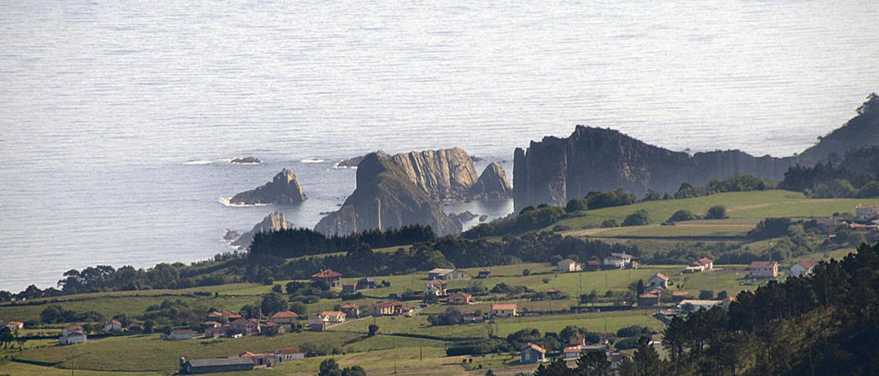 Vista de la costa desde el pico Paradiella.